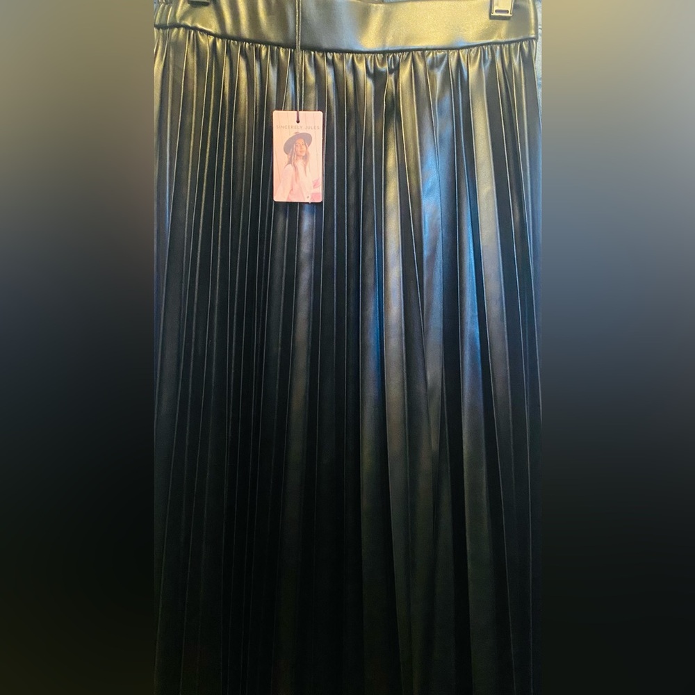 Sincerely Jules Black Faux Leather Accordion Pleated Skirt - Picture 2 of 6